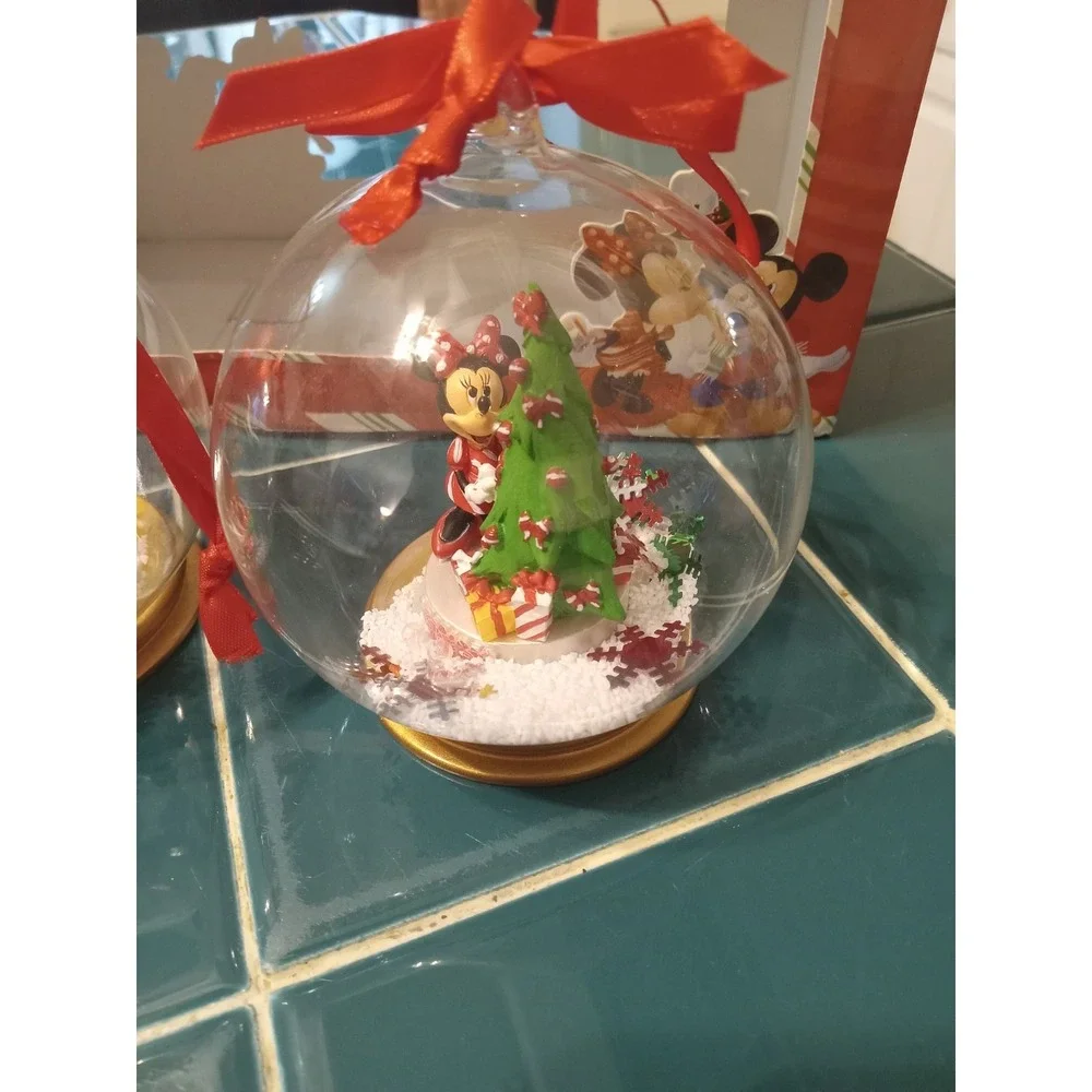 RARE‎ DISNEY STORE DATED 2010 MICKEY & MINNIE SNOW GLOBE ORNAMENT SET OF 2 Glass